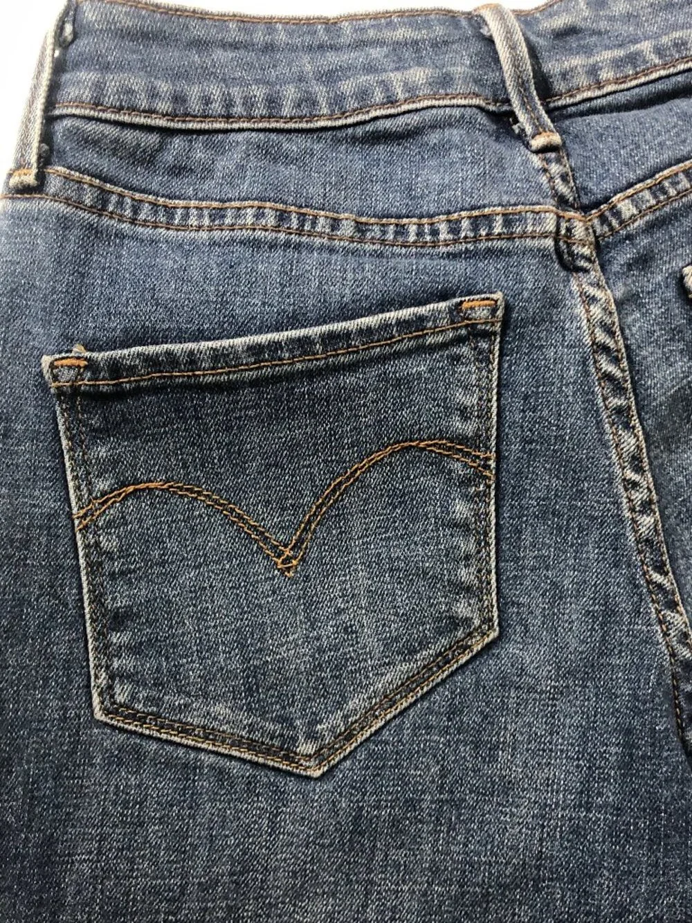 Levi's Bold Curve Straight Jeans Women’s 4/27 Classic Rise Blue Denim Mid Rise